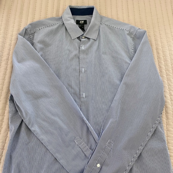 H&M Slim fit button up - Picture 1 of 3